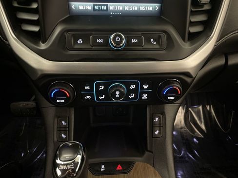 Used 2019 GMC Acadia SLE image 10