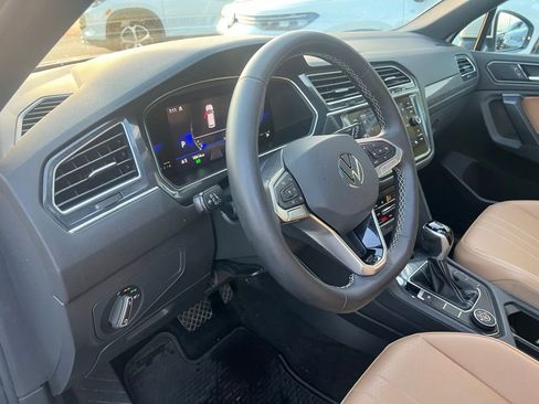 Used 2023 Volkswagen Tiguan SE w/ Panoramic Sunroof Package AWD/4WD image 12