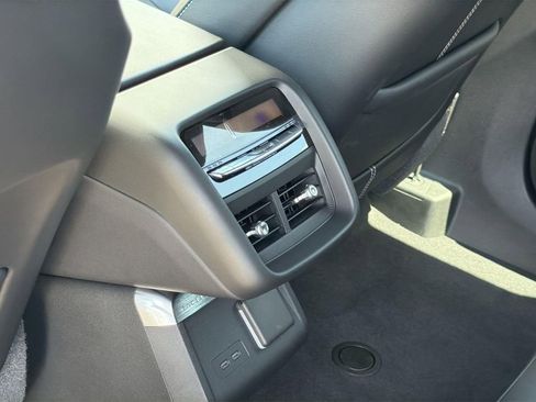 Used 2026 Cadillac Lyriq V w/ Exterior Carbon Fiber Package AWD/4WD image 27