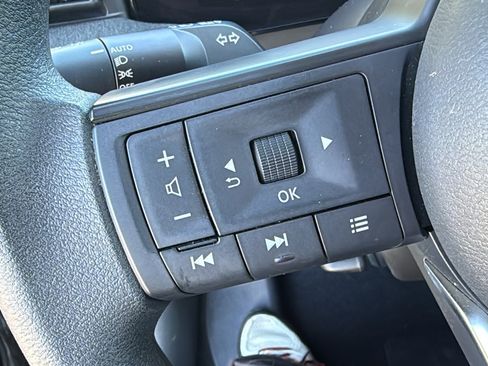 Certified 2025 Nissan Kicks SV AWD/4WD image 10
