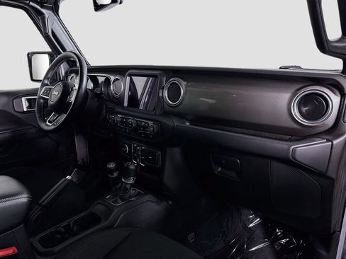 Used 2018 Jeep Wrangler Unlimited Sahara AWD/4WD image 32