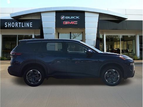 Used 2025 Nissan Rogue SV AWD/4WD image 2