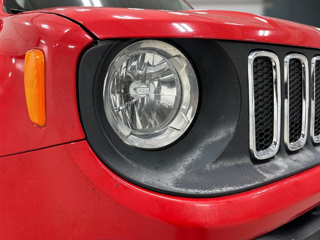 Used 2016 Jeep Renegade Latitude FWD image 11