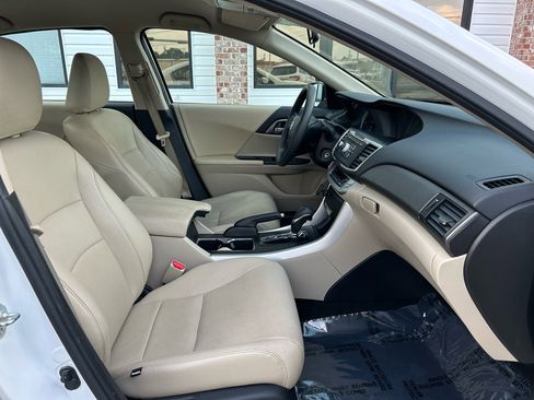 Used 2014 Honda Accord LX image 32