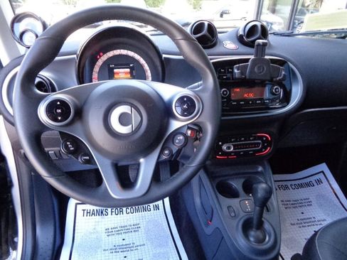 Used 2016 smart fortwo Prime RWD image 11