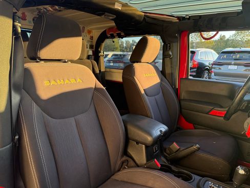 Used 2014 Jeep Wrangler Sahara w/ Dual Top Group AWD/4WD image 14