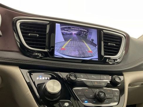 Used 2020 Chrysler Pacifica Limited FWD image 27