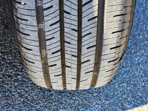 Used 2022 Chevrolet Trax LT w/ LT Convenience Package image 11