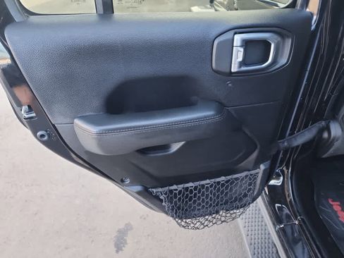 Used 2020 Jeep Wrangler Unlimited Sahara image 27