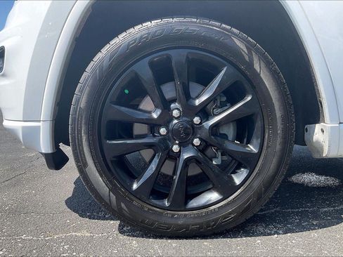 Used 2021 Jeep Grand Cherokee Laredo X AWD/4WD image 9