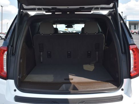 Used 2024 GMC Yukon XL SLT RWD image 11