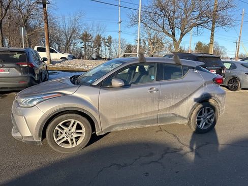 Used 2020 Toyota C-HR LE image 3