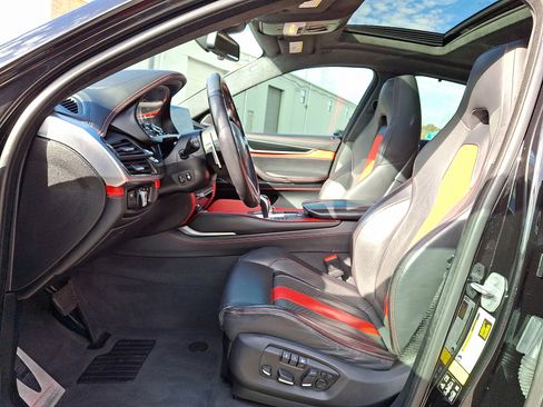 Used 2018 BMW X6 M image 12
