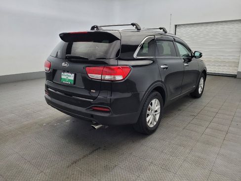 Used 2017 Kia Sorento LX w/ LX Convenience Package image 9