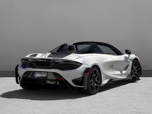 Used 2022 McLaren 765LT RWD image 3
