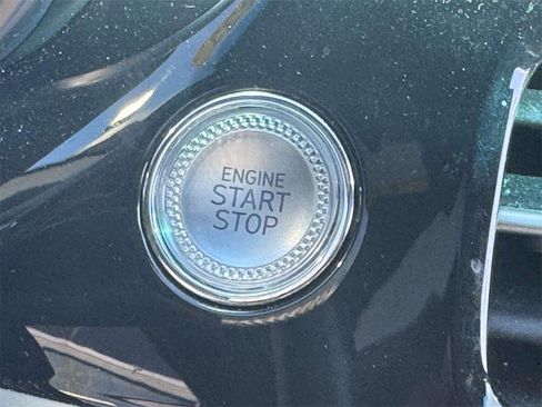 Used 2025 Genesis G70 2.5T image 23