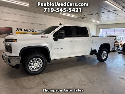 Used 2024 Chevrolet Silverado 2500 LT AWD/4WD image 1