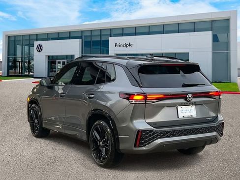 New 2026 Volkswagen Tiguan SE R-Line image 4