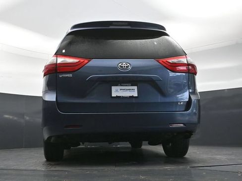 Used 2017 Toyota Sienna LE FWD image 30