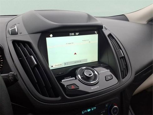 Used 2019 Ford Escape Titanium image 17