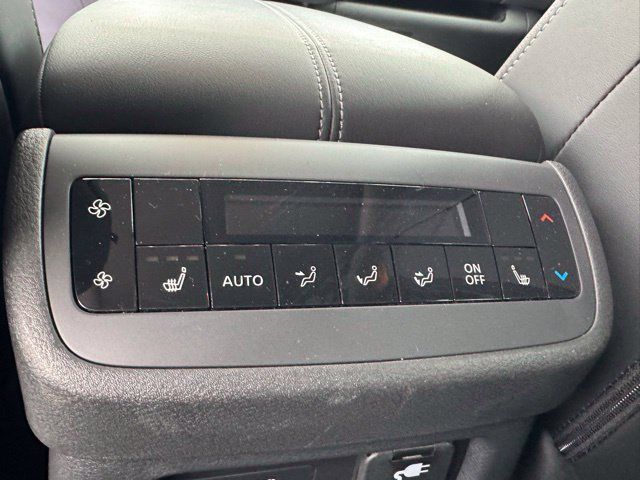 Used 2025 Nissan Pathfinder Platinum FWD image 26