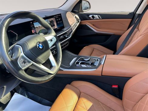 Used 2023 BMW X7 xDrive40i w/ Premium Package image 10