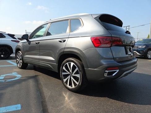 Used 2024 Volkswagen Taos SE image 5