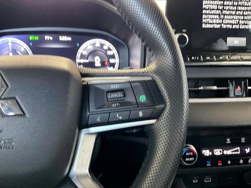 Used 2024 Mitsubishi Outlander SEL image 9