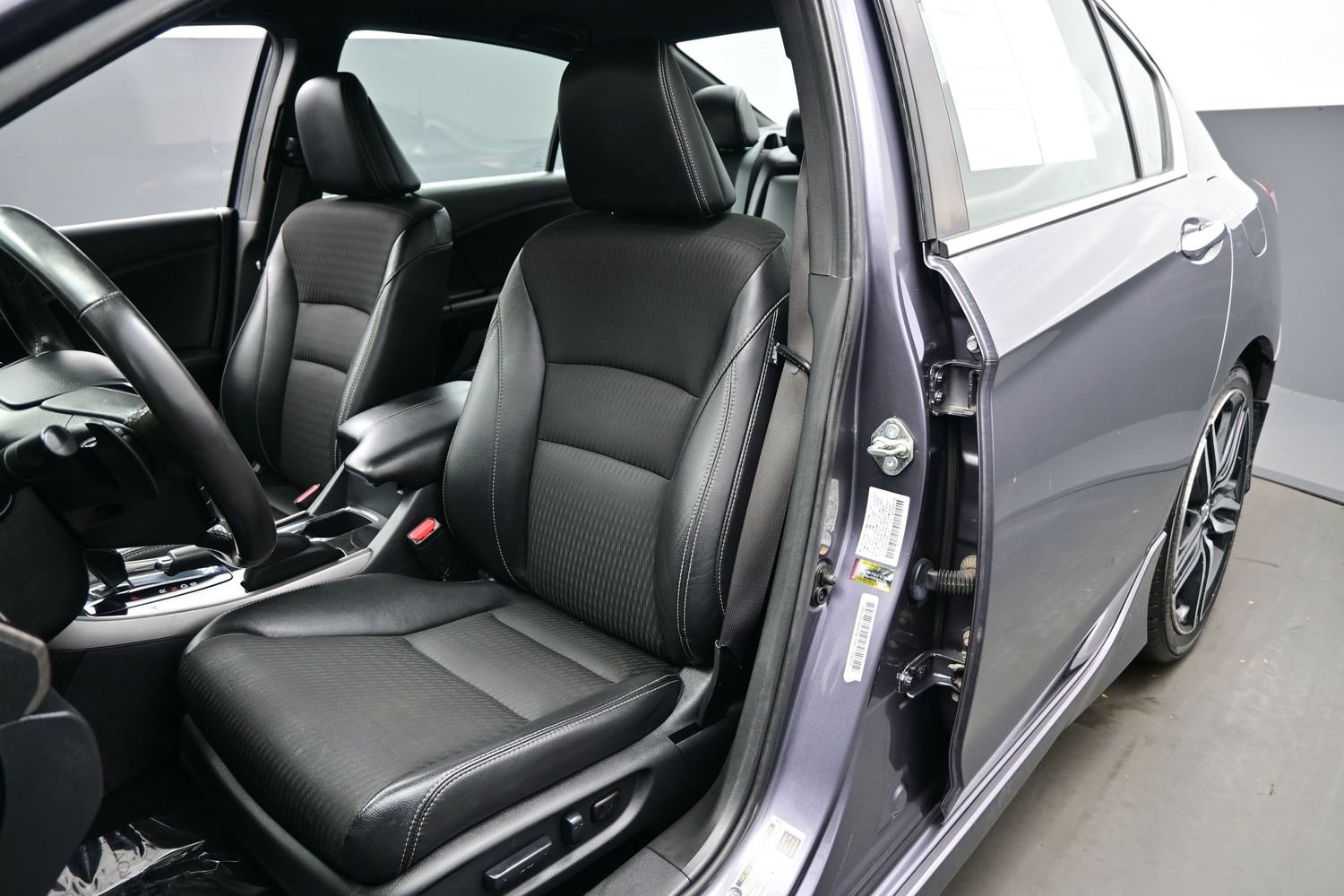 Used 2017 Honda Accord Sport image 12