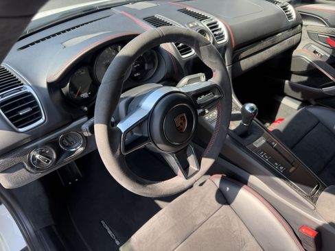 Certified 2016 Porsche Cayman GT4 RWD image 4