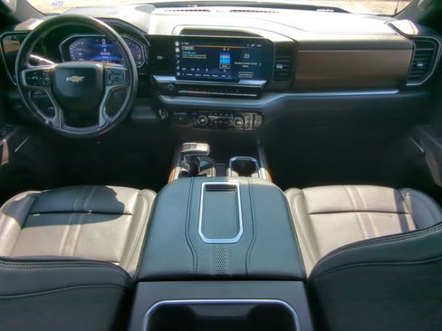 Used 2022 Chevrolet Silverado 1500 High Country w/ High Country Premium Package AWD/4WD image 13