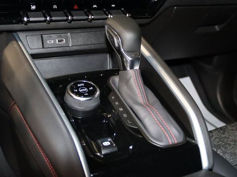 Used 2024 Chevrolet Colorado Z71 w/ Z71 Convenience Package 2 image 46