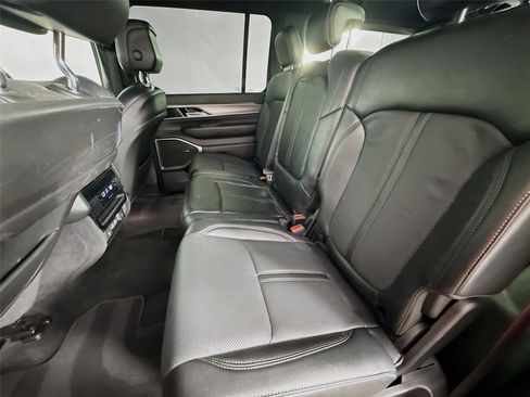 Used 2023 Jeep Wagoneer Series II RWD image 17