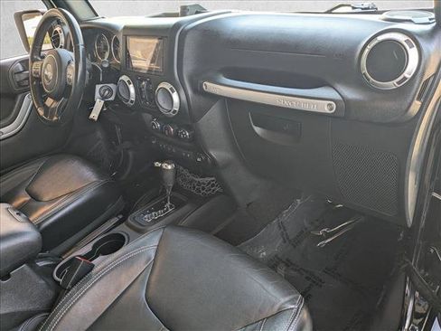 Used 2015 Jeep Wrangler Unlimited Sahara w/ Connectivity Group AWD/4WD image 20