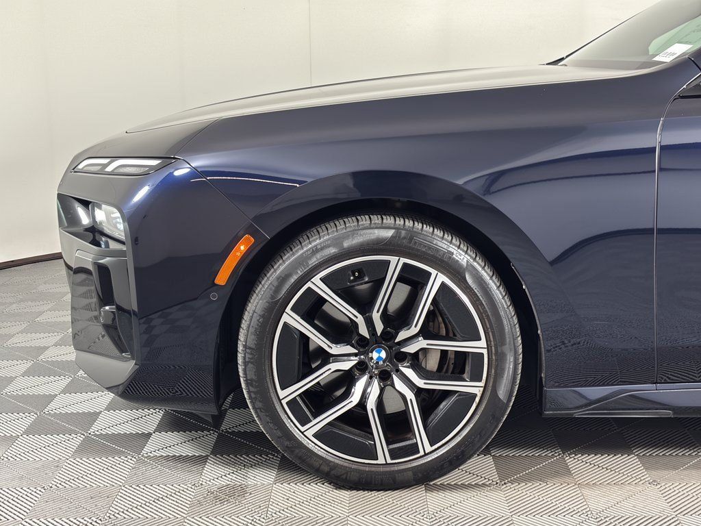 Used 2023 BMW 740i w/ Parking Assistance Package RWD image 13