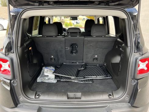 Used 2022 Jeep Renegade Latitude w/ Convenience Group image 27