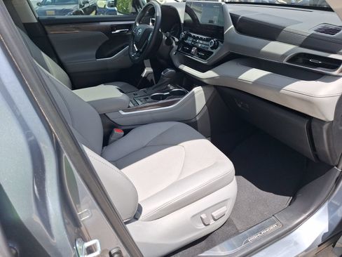Used 2021 Toyota Highlander Platinum FWD image 33