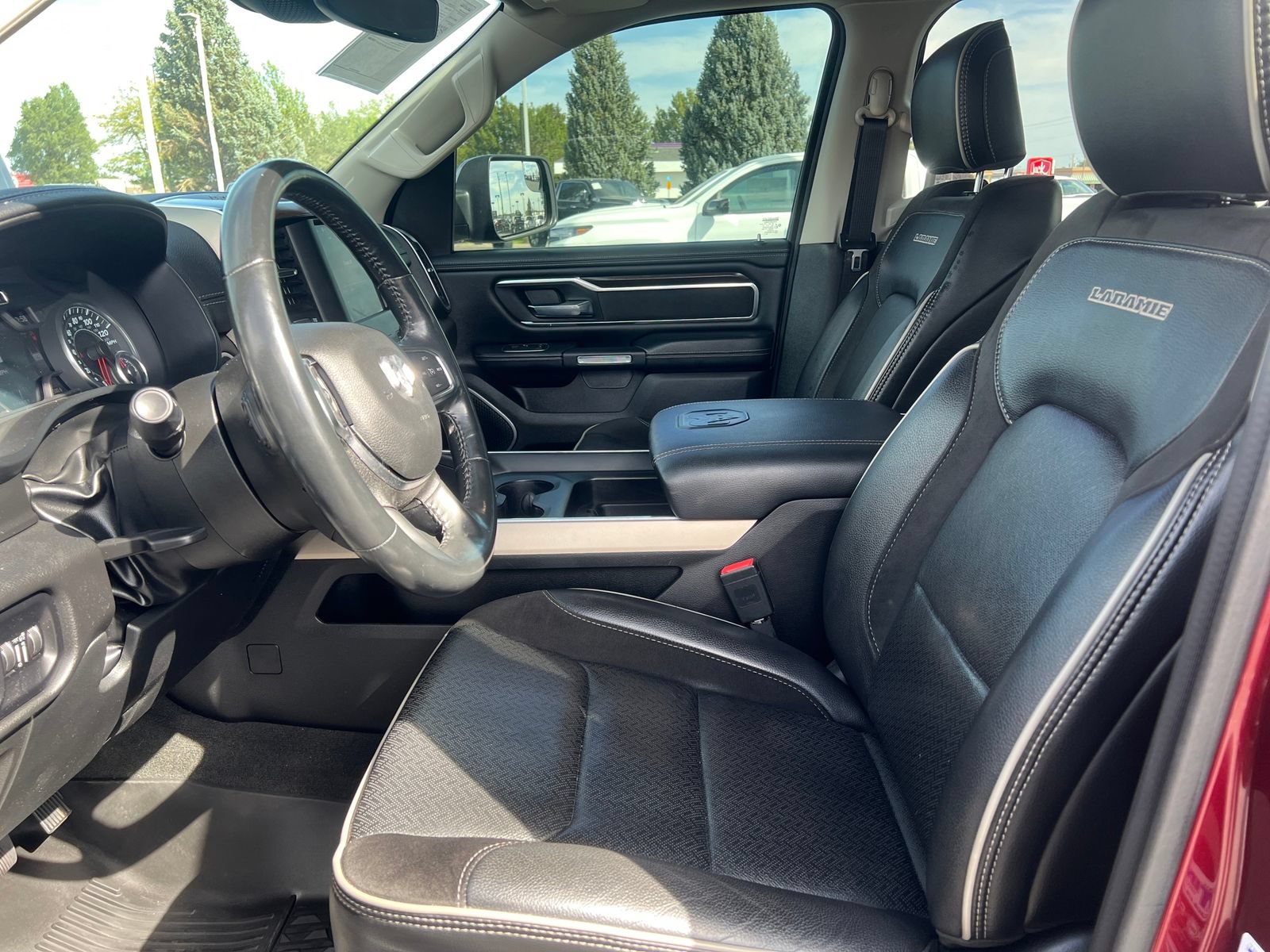 Used 2022 RAM 1500 Laramie AWD/4WD image 10