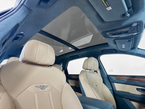 Certified 2025 Bentley Bentayga AWD/4WD image 22
