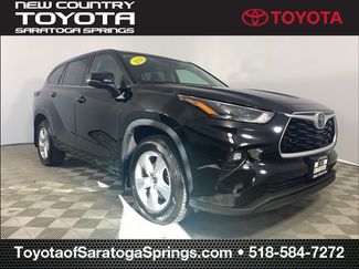 Used 2022 Toyota Highlander LE image 1