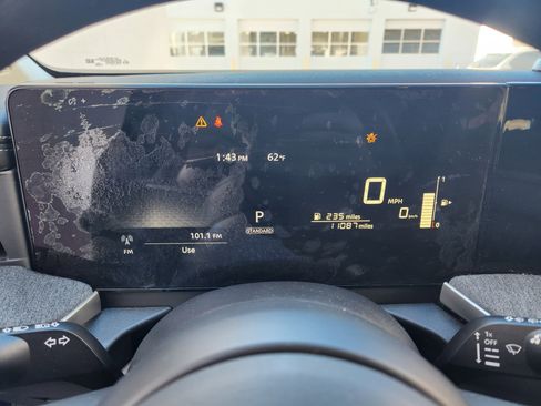 Used 2025 Nissan Kicks SV image 11