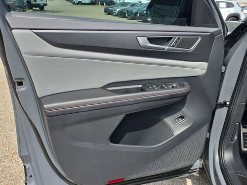 Used 2024 Volkswagen Atlas Peak Edition SE image 27