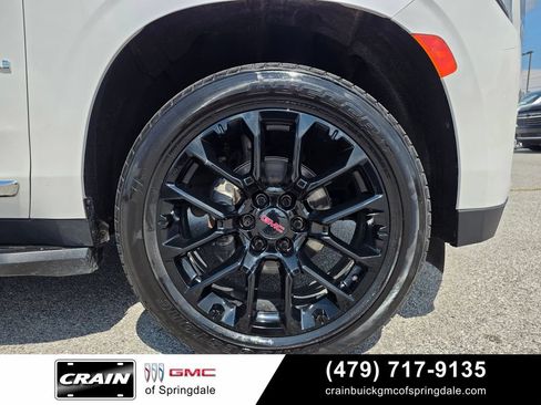 Used 2023 GMC Yukon XL SLT w/ SLT Luxury Package AWD/4WD image 32