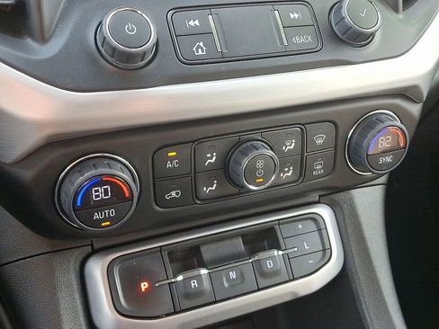 Certified 2023 GMC Acadia SLE w/ Driver Convenience Package image 16