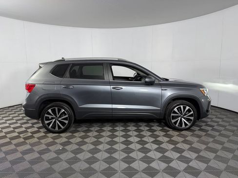 Used 2023 Volkswagen Taos SE w/ Panoramic Sunroof Package FWD image 6