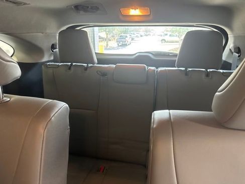 Used 2021 Toyota Highlander XLE FWD image 22