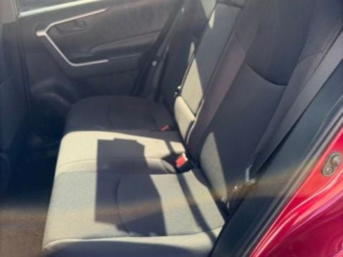 Used 2019 Toyota RAV4 LE AWD/4WD image 13