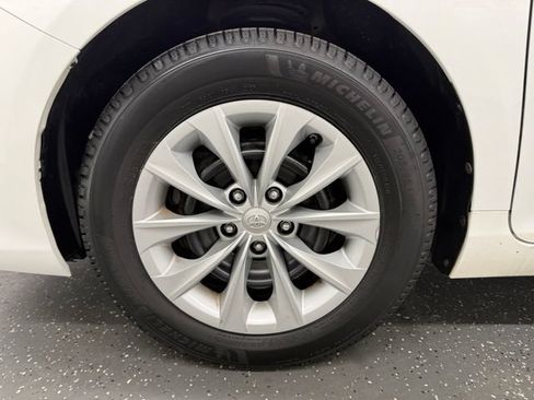 Used 2015 Toyota Camry LE FWD image 19