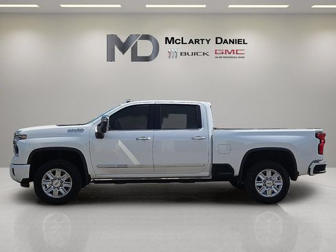 Certified 2025 Chevrolet Silverado 2500 High Country w/ Technology Package AWD/4WD image 2