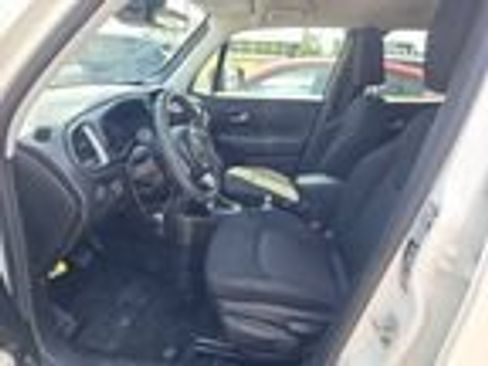 Used 2023 Jeep Renegade Latitude AWD/4WD image 3